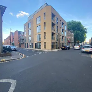 Apartment London, Jaccuzzi,newbuild, 2 Bedrooms Two Baths, London