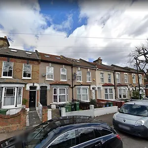 Homestay Etchingham 3, London