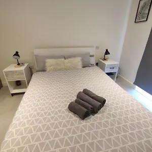 Apartment 2 Bedroom 2 Bath 1 Ensuite In Roya Asenal Beautiful Views & Parking, London