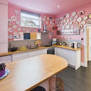 https://the-artists-pad.yorkshirehotels.net
